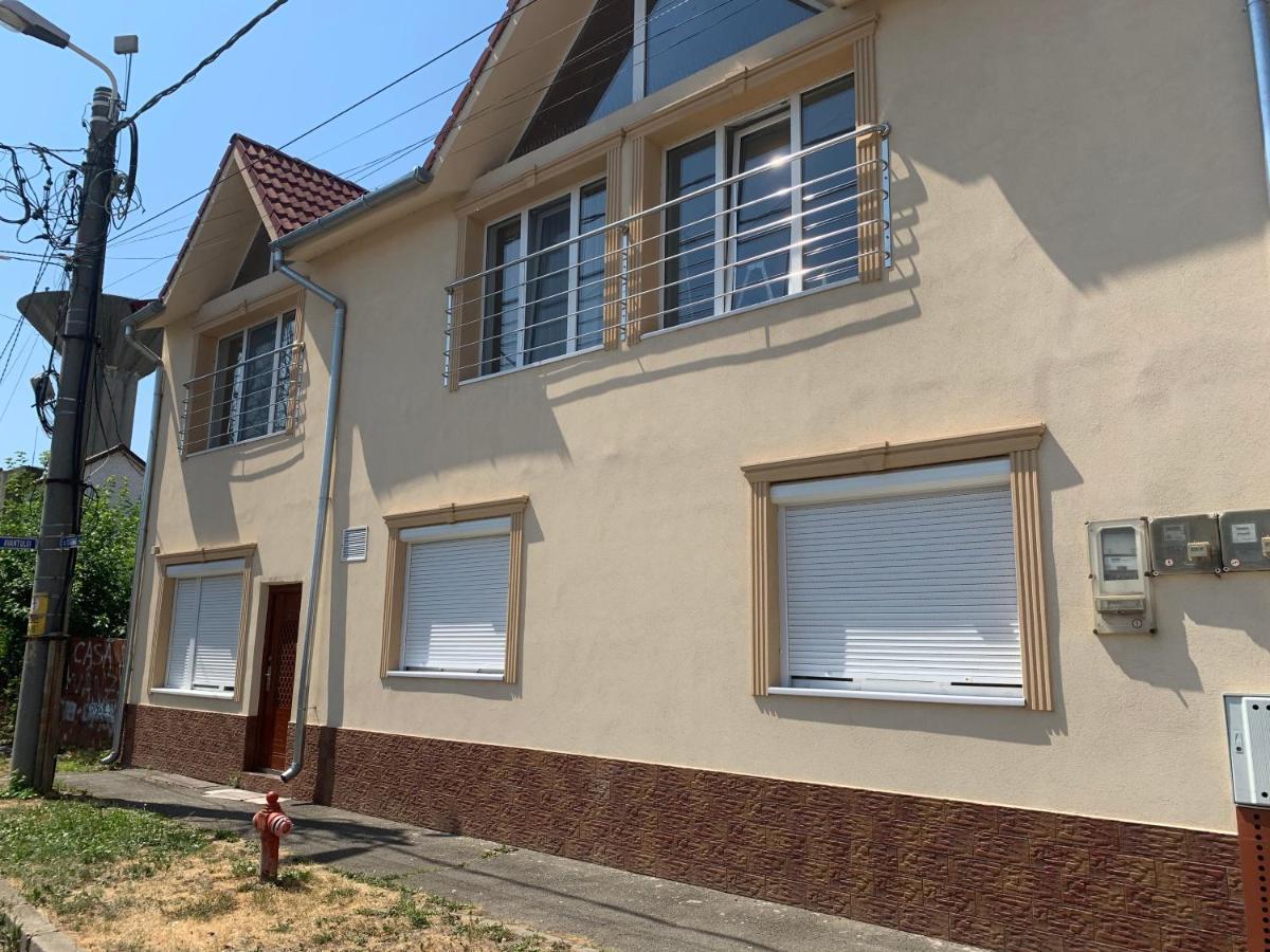 Paulaapartment&Rooms Oradea Eksteriør billede