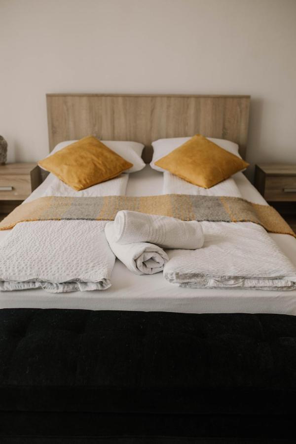 Paulaapartment&Rooms Oradea Eksteriør billede